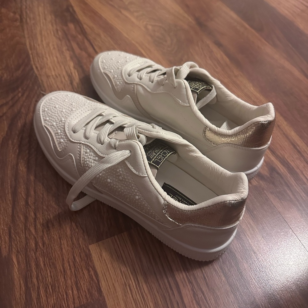 RACHEL Rachel Roy White and Gold Sneakers
